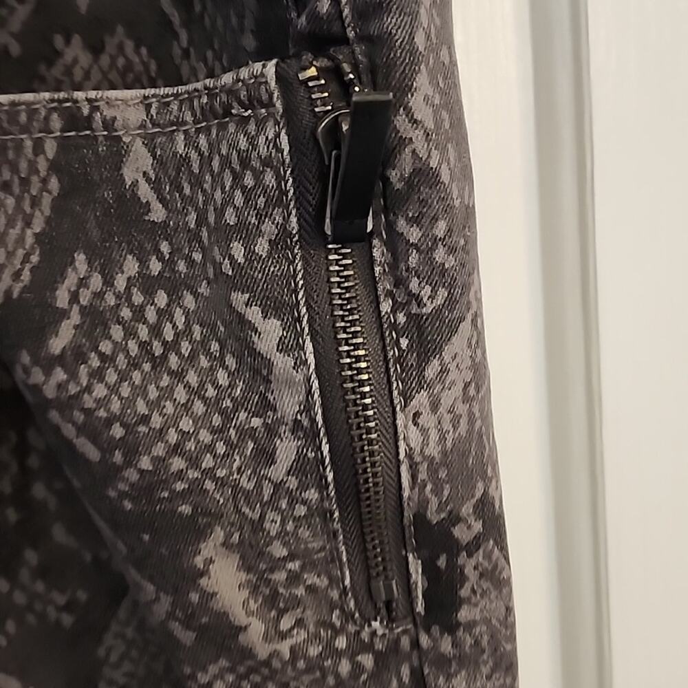 Wit & Wisdom Gray Python Snake Jeans, 18, NWT NWT - image 7